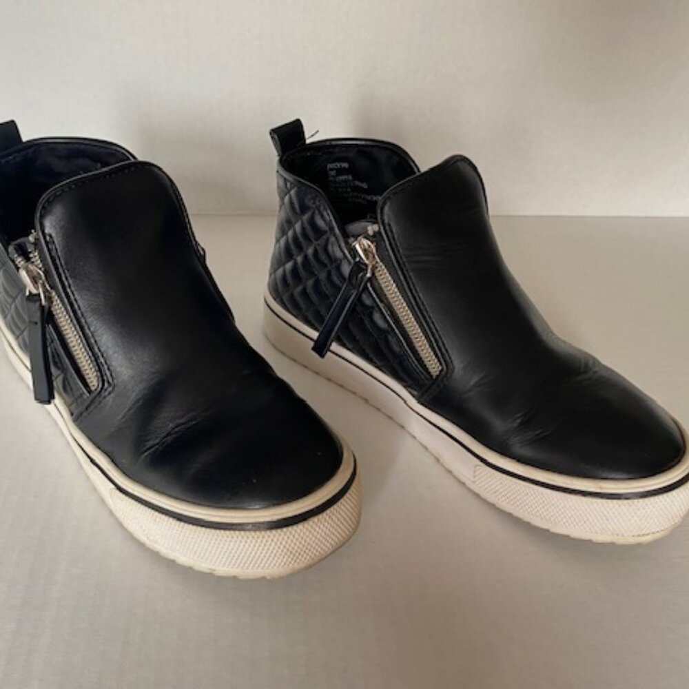 Steve Madden Sneaker Kids Size 2 Black with Zippers High Top waffle